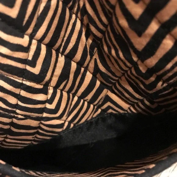 “Vera Bradley” Nice Size Purse - Picture 5 of 7